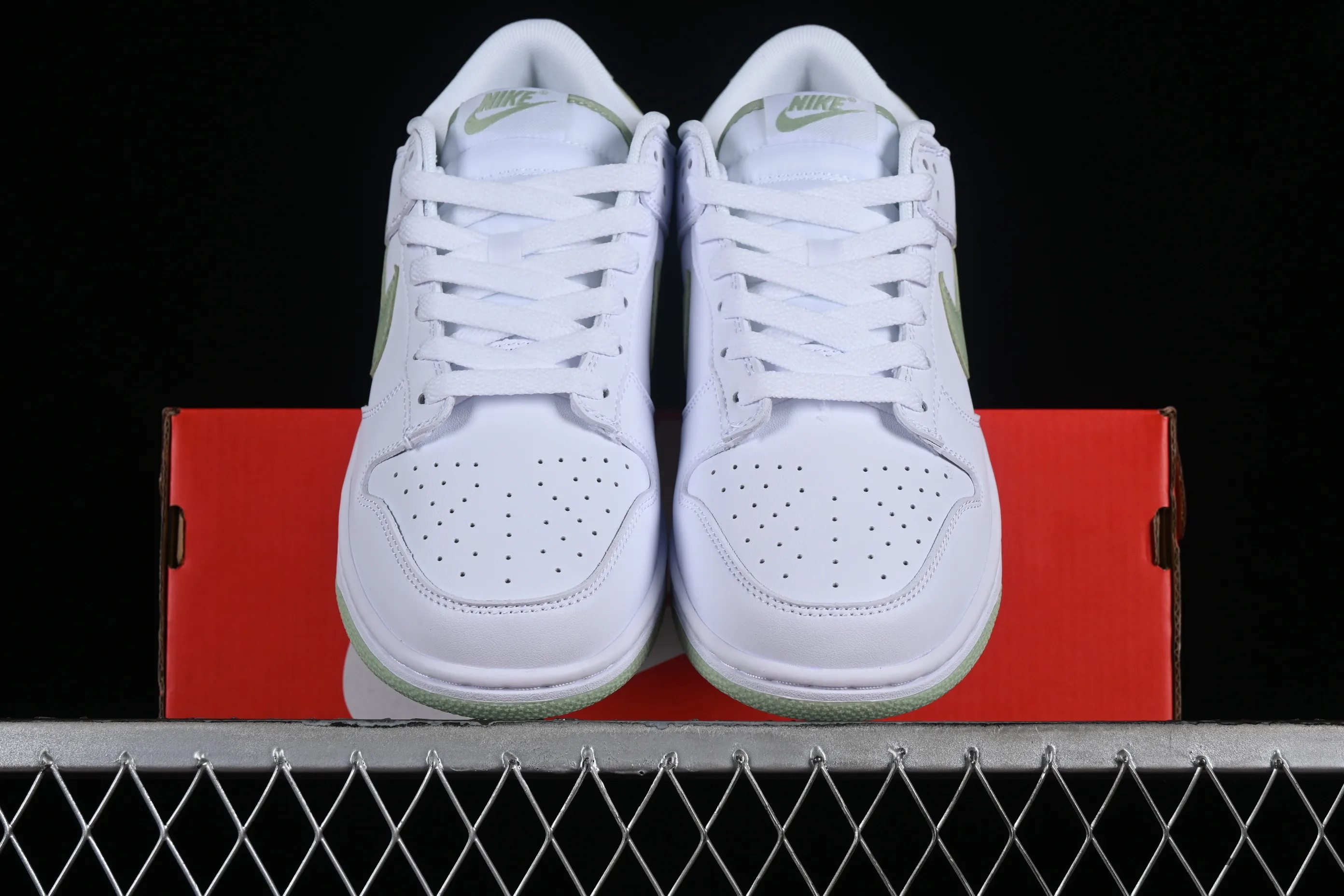All Categories Nk SB Dunk Series Nk SB Dunk Low Low-top sneakers Nk SB Dunk Low Mint white and green color Low-top casual sports skateboard shoes DV0831-105